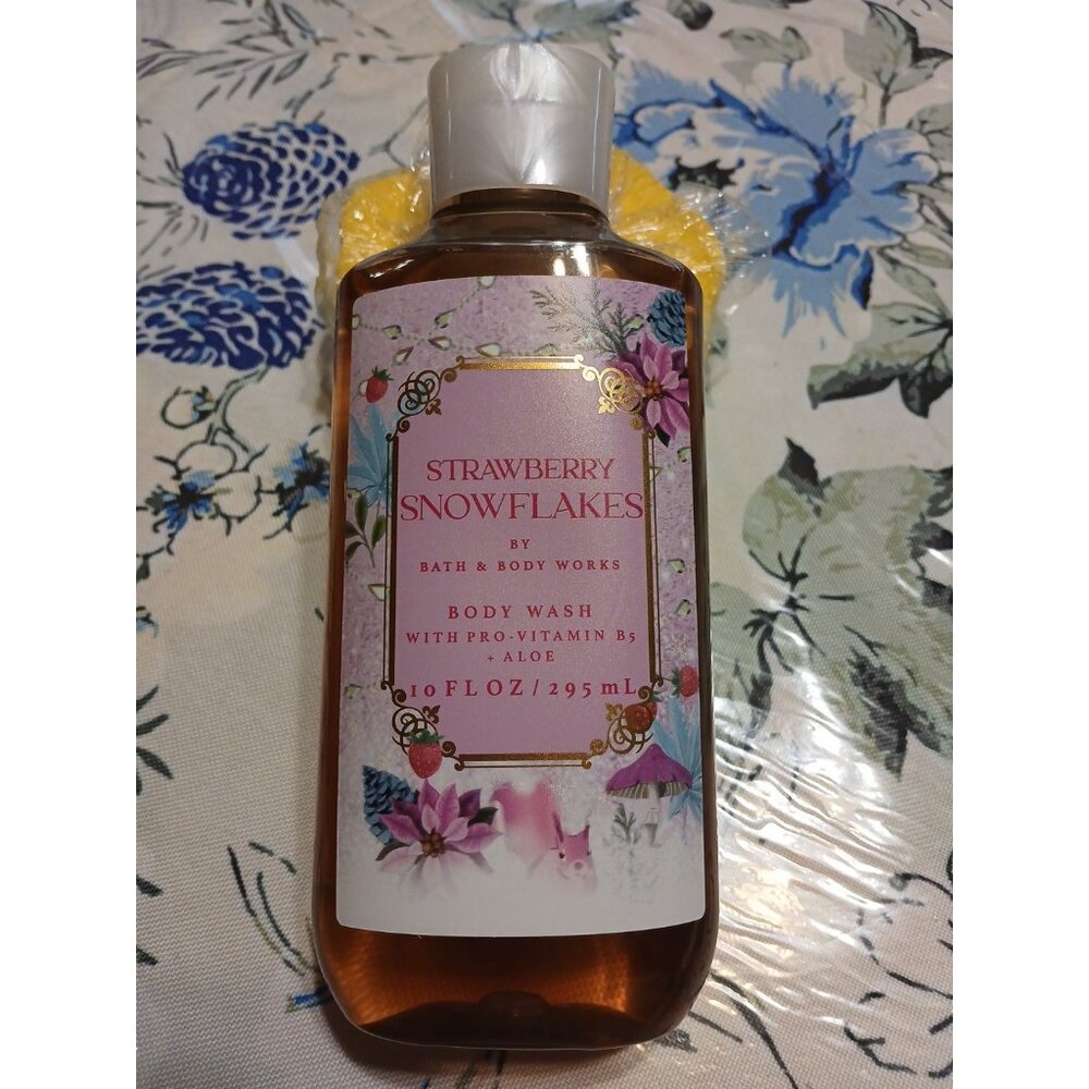 Bath and Body Works STRAWBERRY SNOWFLAKES Fragrance Body Wash  10 floz